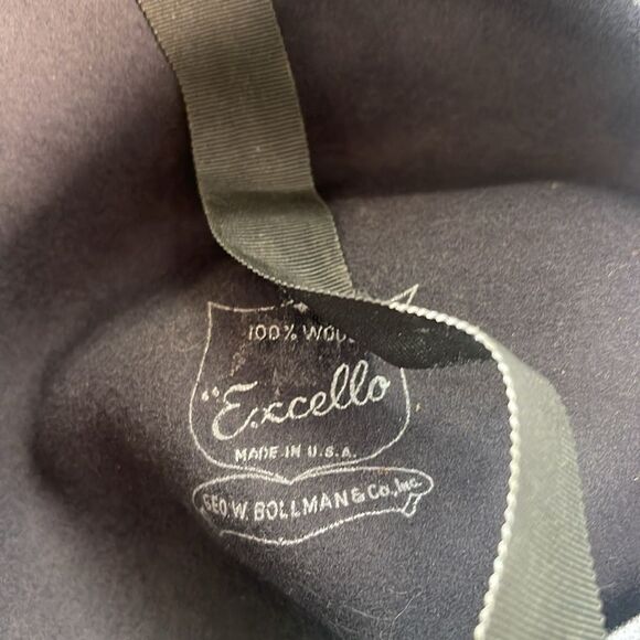 Elegant Mr. John Classic Gray Feathered Women's Hat. 22” circumference. - Picture 8 of 8